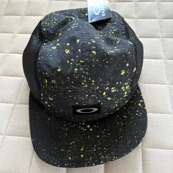 Oakley Women’s 5 Panel Performance Hat - Black and Yellow Speckled Cap - Picture 1 of 3